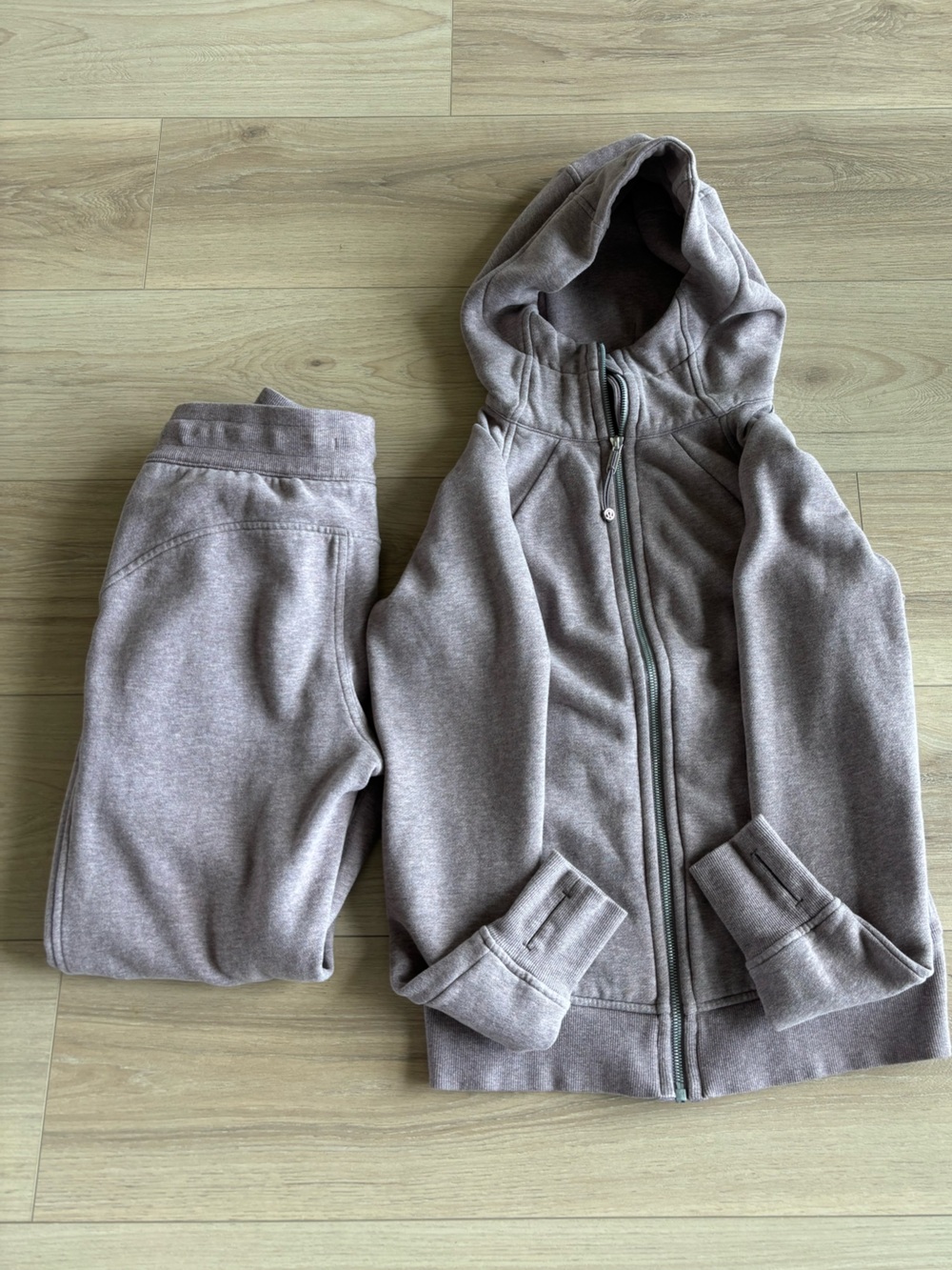 lululemon set! Hooded Zip Sweatshirt and sweatpants